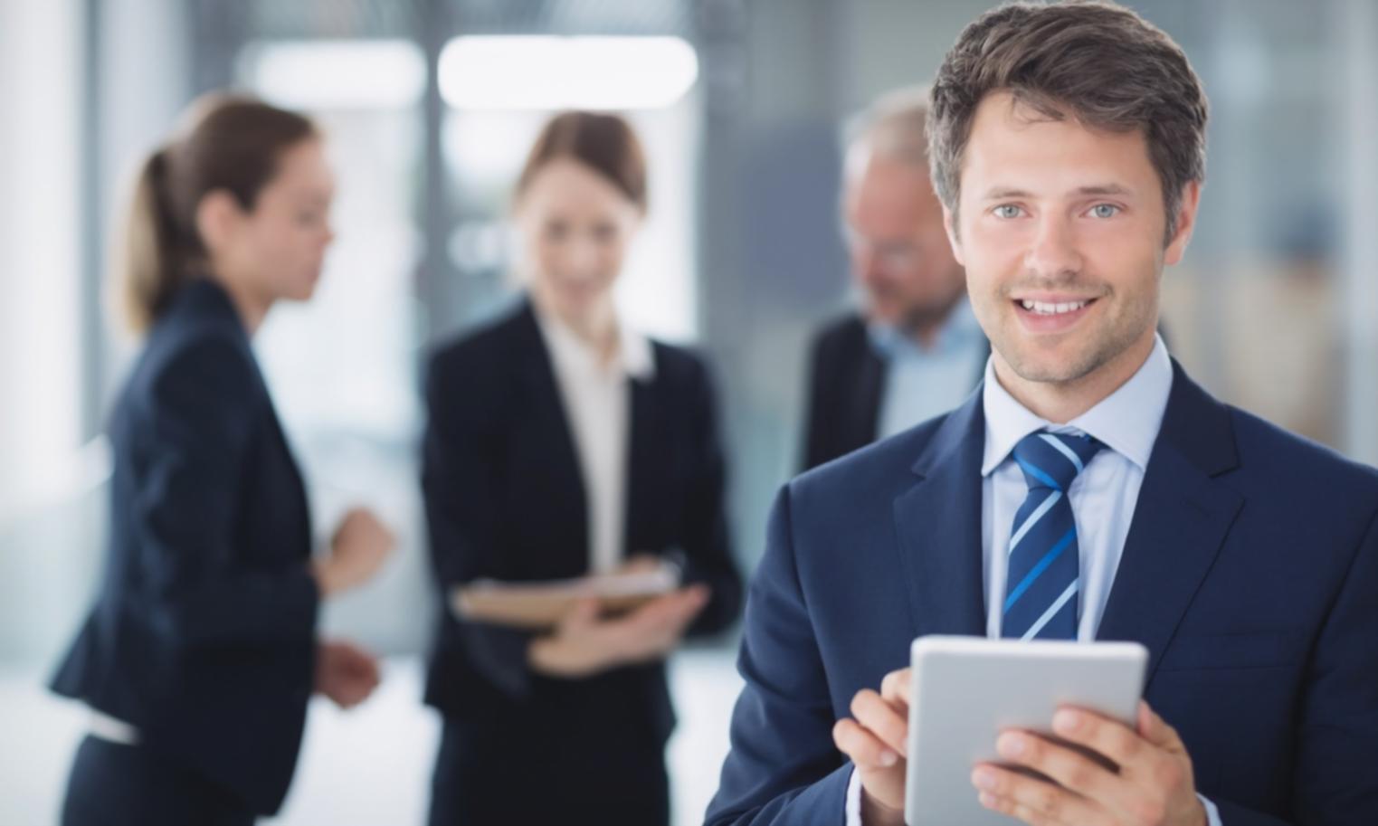 Workshop-Atmosphäre mit Fokus auf praktisches Finanzwissen